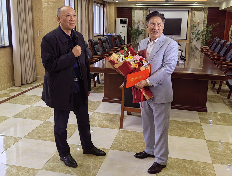 安慶市總工會主席劉克勝慰問我司董事長全國勞模焦發(fā)兆